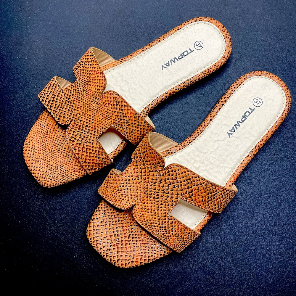 Brown Snake pattern slippers